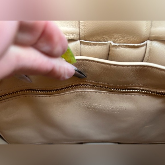 Authentic Brand New Bottega Veneta beige padded cassette Bag - Picture 3 of 13